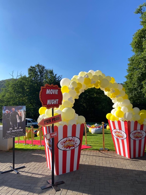 popcorn-balloon-entrance
